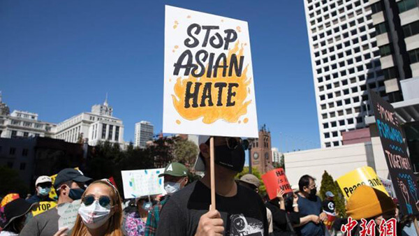 为什么在美国的亚裔频频遇袭，而在中国的外国人却受到了友善的对待？